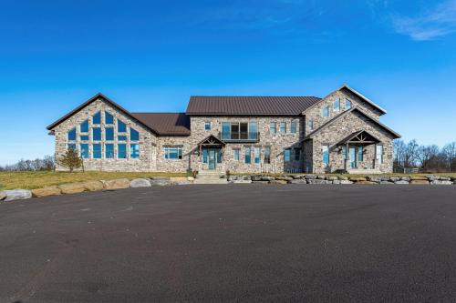 Huge Equestrian Estate Indoor Pool, Theater, Game Rm