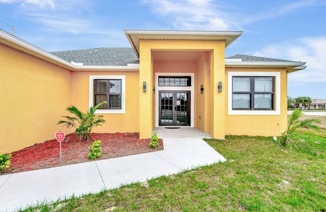 HUGE Home in Lehigh Acres Near RSW International Airport and JetBlue Park.