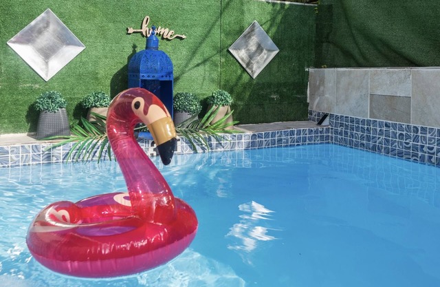 Huge Home- Solars Panels & Pool- 5 Miles San Juan AiRpOrT & Beach 14 guest.