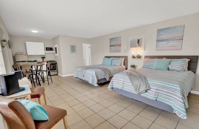 Huge, Newly Renovated Studio w/ Kitchen and Dining