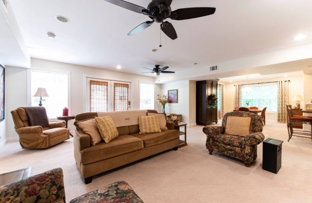 Huge ROMANTIC apartment for short or long stays