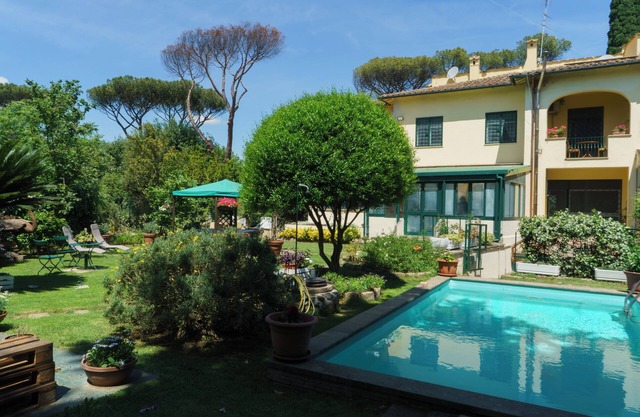Huge Villa with Swimming Pool in the heart of Rome
