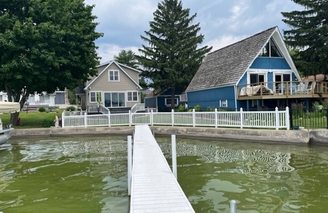 Huge waterfront lake house on Manitou- perfect year round retreat, sleeps 10