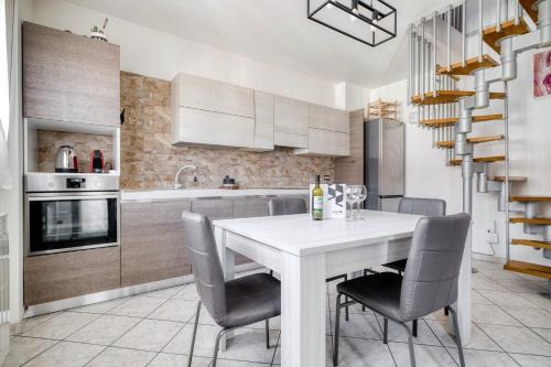 Humanitas & Forum - Beautiful Modern Apartment