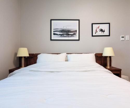 Humphreys 2 min Vintage Korean Room