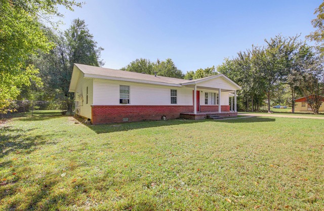 Hunting & Fishing Retreat in Marvell!