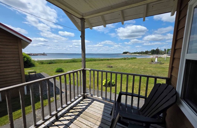 Hunts Point 2-BR Coastal Retreat - Cottage # 2