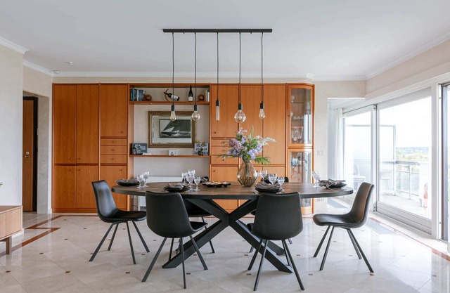 Huswell - Knokke-Heist Lakeview Retreat: Apartment with Pool, Beach & Views!