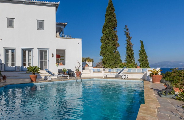 Hydra-Luxurious Oceanfront -Views Forever