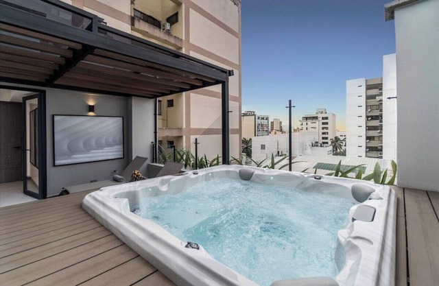 Hygge 701 - Amazing 2-Story Penthouse near Granada