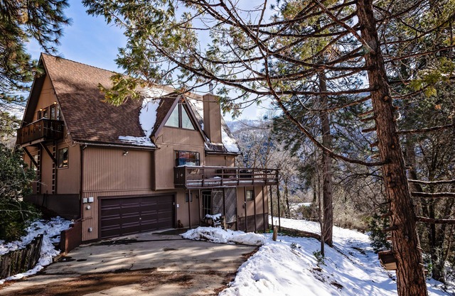 Hygge Haus Sequoia - Spacious & Secluded A-Frame Cabin with Mountain VIEWS!