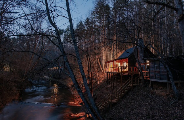 Hygge Hollow Cabin on Fightingtown Creek