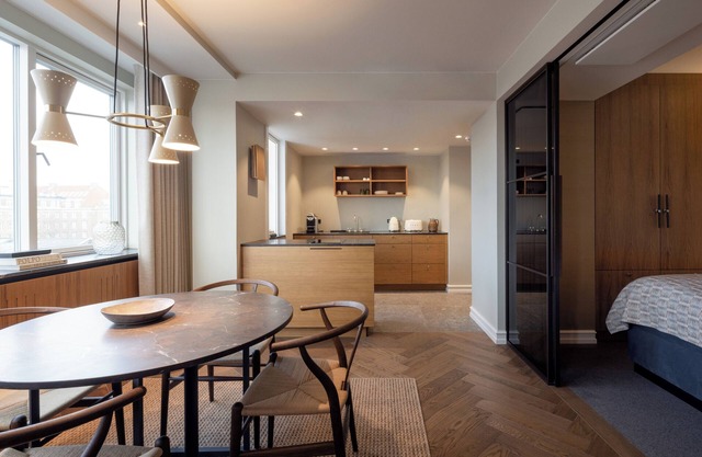 Hypernym Hotel & Suites