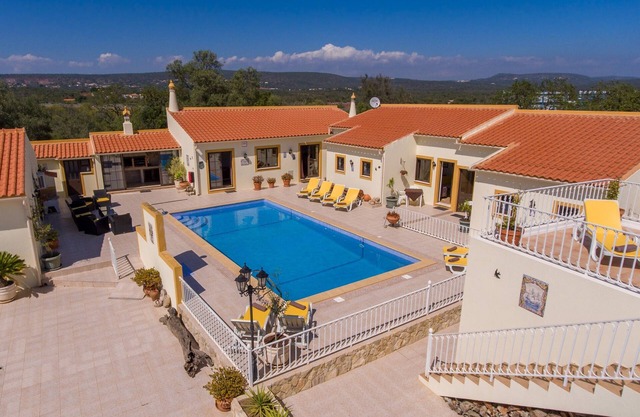 Ideal for large groups! 4* B&B with 7 en suite rooms and all modern comfort