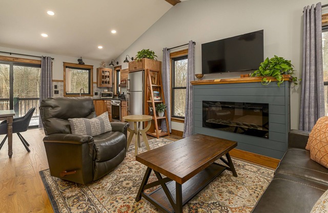 Ideal Couple's Wooded Retreat near Giant City Park