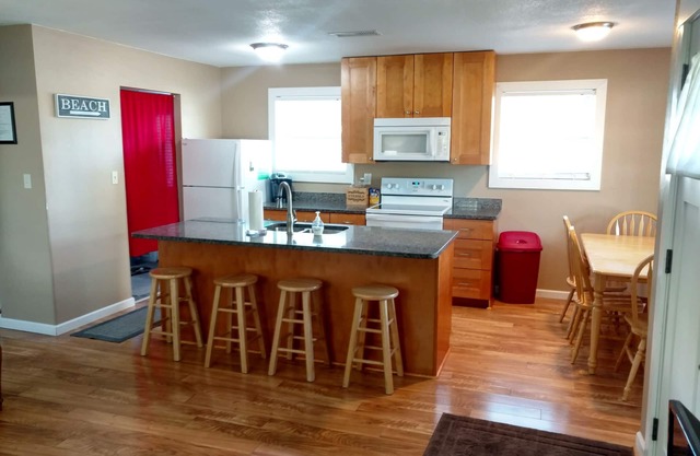 Ideal Family Beach Cottage. 6 person golf cart included!