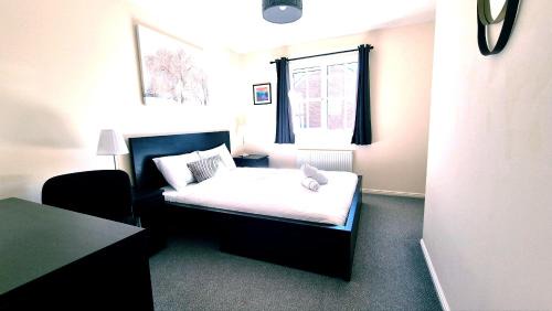 Ideal for Families and Workers - Free Parking at the doorstep