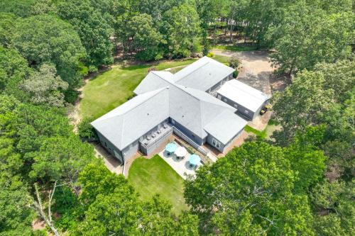 Ideal for Reunions and Retreats Brooks Getaway!