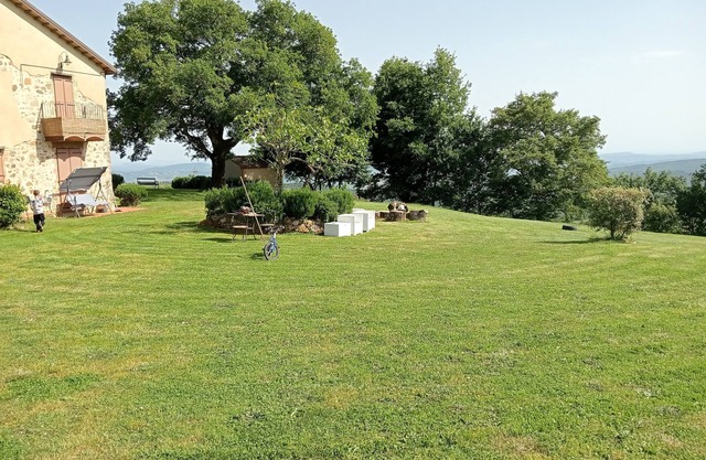 Ideal for those who love nature, spa, sea and mountains!Well located farmhouse!