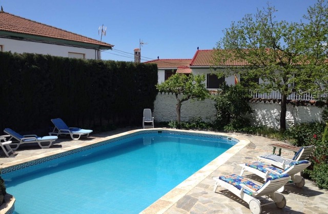 Ideal for work & holidays, WiFi & pool, lovely village, Granada/Costa Tropical