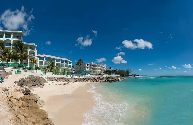Ideal Location! Onsite Pool, Kitchenette, Oceanfront, Free Parking, Near Beach