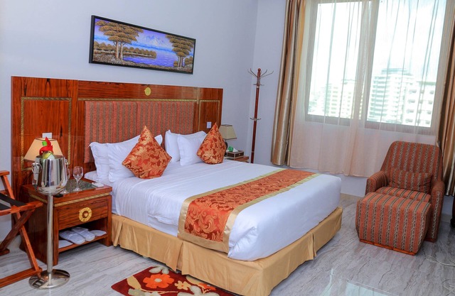 Ideally located at the City Centre, 5 Minutes walk to the Ferry.