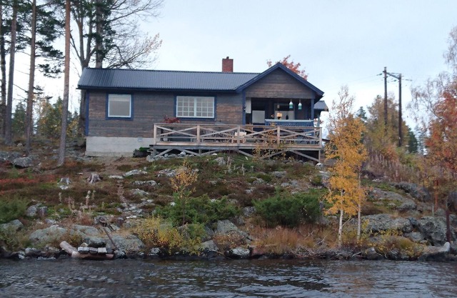 Idyll at lake and mountains