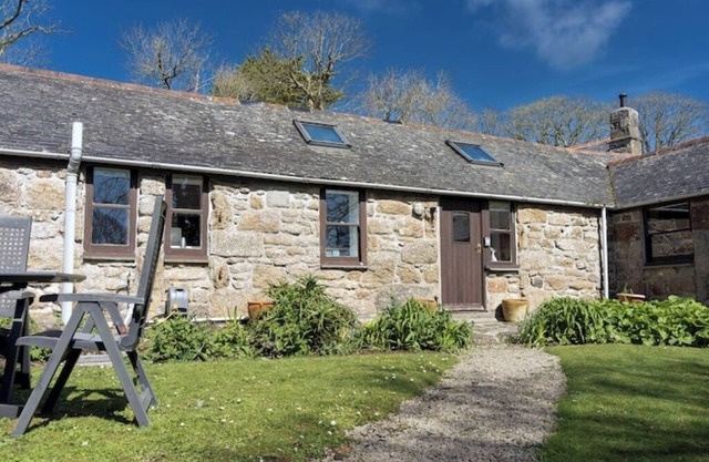 Idyllic cottage in Lamorna valley -walk to pub&sea