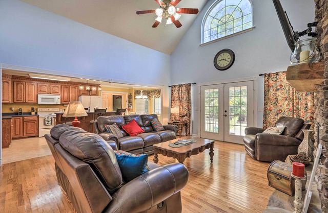 Idyllic Hawkinsville Retreat: Large Fire Pit!