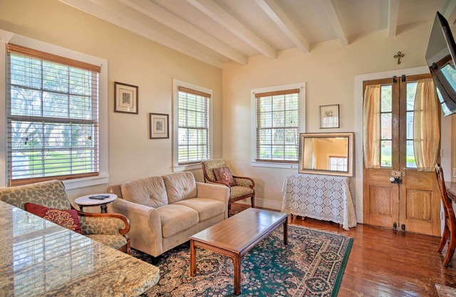 Idyllic Houma Vacation Rental on Shared Pond!