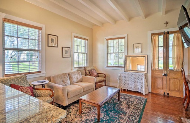 Idyllic Houma Vacation Rental on Shared Pond!