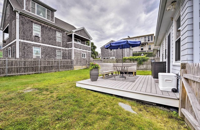 Idyllic Newport Area Cottage - Walk to First Beach