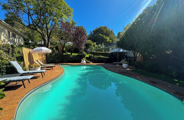 Idyllic One Bedroom Retreat with Pool, Garden & Breathtaking Vineyard Views