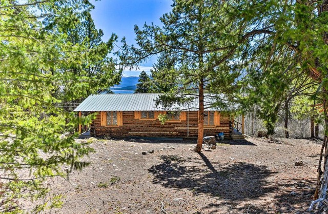 Idyllic Twin Lakes Escape with Deck and Fire Pit!