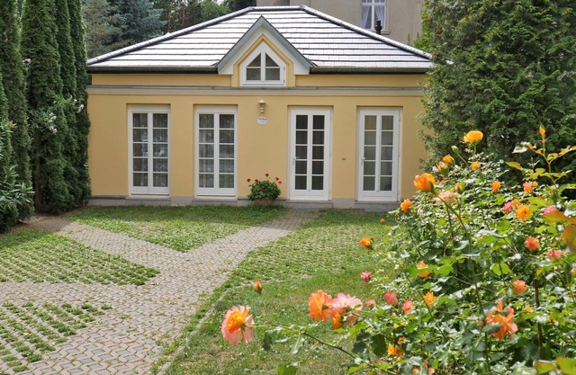 Idyllic vacation home with terrace and romantic garden in a central location