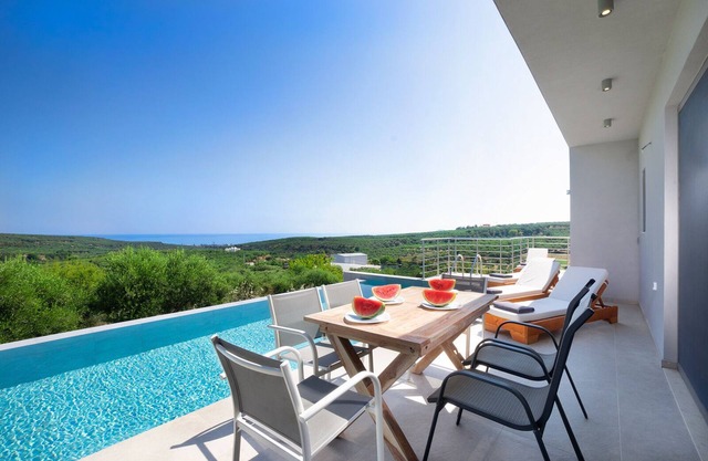 Idyllic Villa, 3 BD, 3 BA, private pool