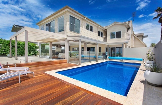 If you are looking for a luxurious waterfront holiday home look no further