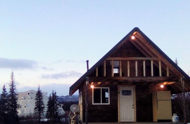 Igloo City Cabin Rentals #1 Charming Cabin in Broad Pass at the Igloo Property