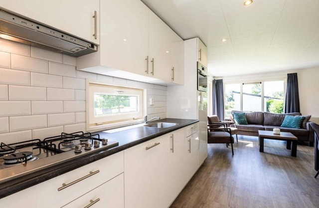 ✓ IJssellodge at Parc de IJsselhoeve ✓ Holiday home for 5 persons ✓ Located in Nieuwerkerk aan den IJssel (Zuid-Holland) ✓ Holiday park next to the IJssel ✓ Book directly through the park