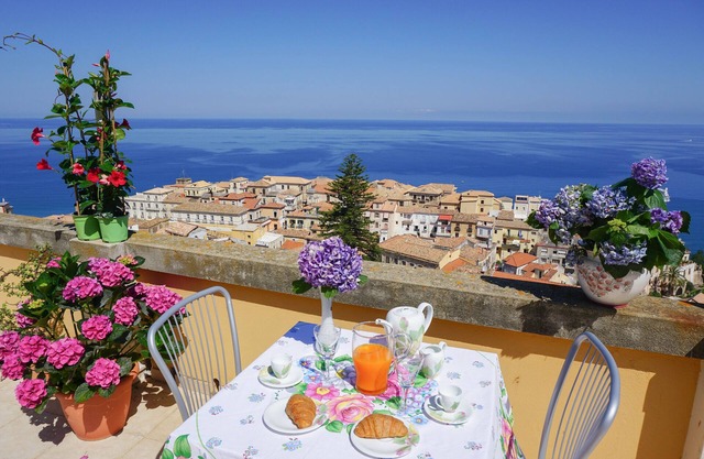 Il Terrazzo su Pizzo - panoramic apartment with sea view