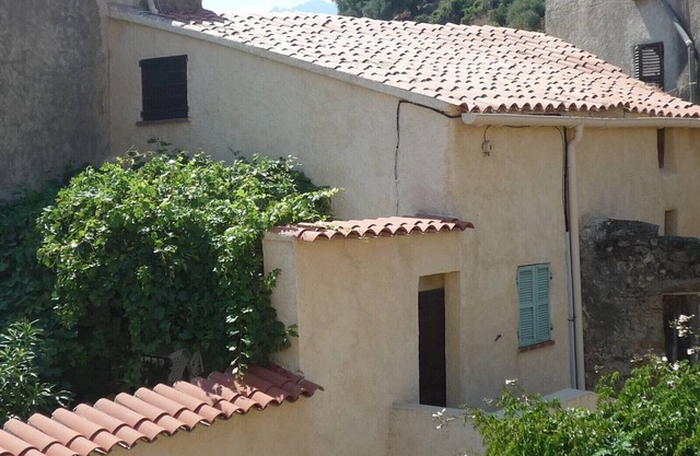 Île Rousse 4km Quiet village house typically Corsican architecture