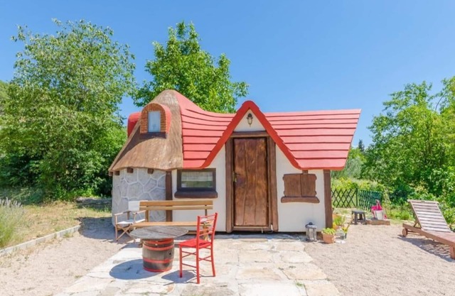 Immaculate 2-Bed Cottage near Krka Waterfalls