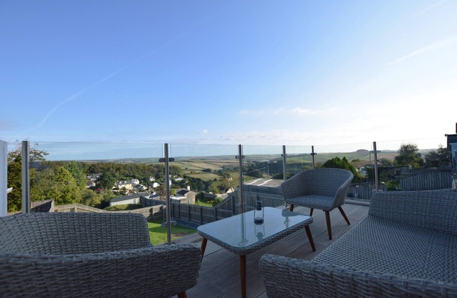 Immaculate Luxury Holiday Home in Salcombe sleeps 8, perfect for 2 families.