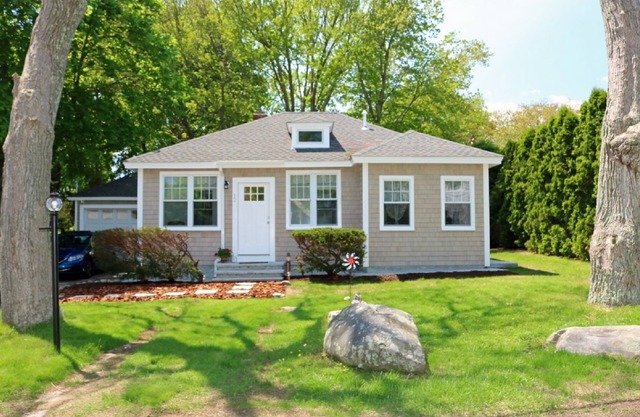 Immaculate, Updated and Adorable Home in Bonnet Shores