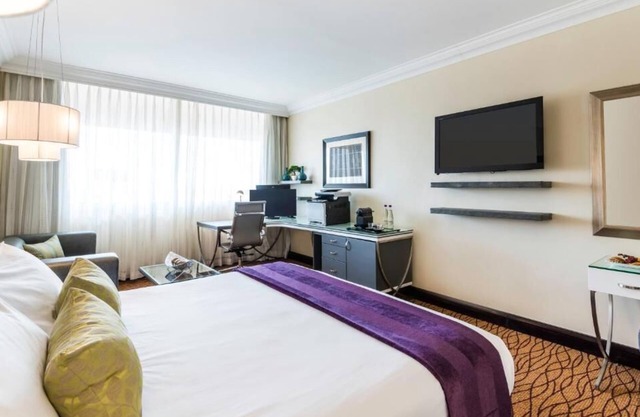 Immerse Yourself in Windhoek Adventure! City View, Rooftop Pool and Free Parking