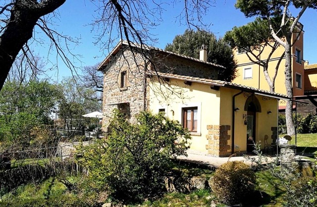 Immersed in the green countryside of Viterbo, independent apartment IL FIENILE