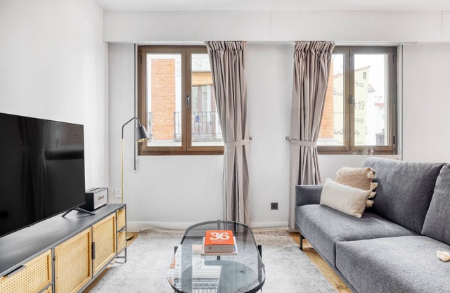 Impeccable Lavapiés 2BR fully refurbished, near Atocha, by Blueground