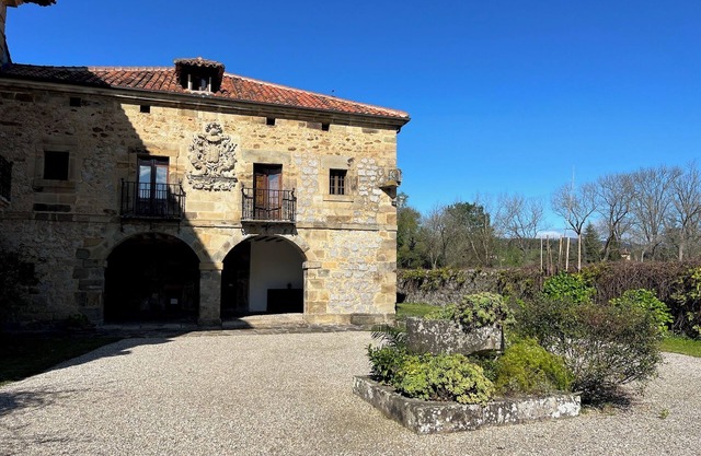 Impressive 18th century farmhouse from Montañes.