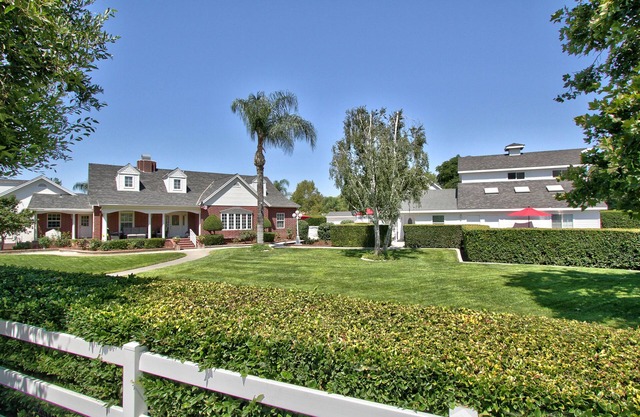 Impressive 2nd Floor guest house suite near Wine Country