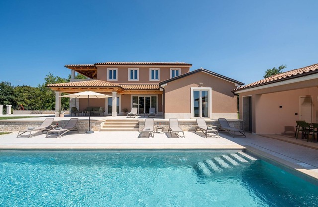 Impressive villa with panoramic views, private pool, table tennis, table football, playground, baby cot